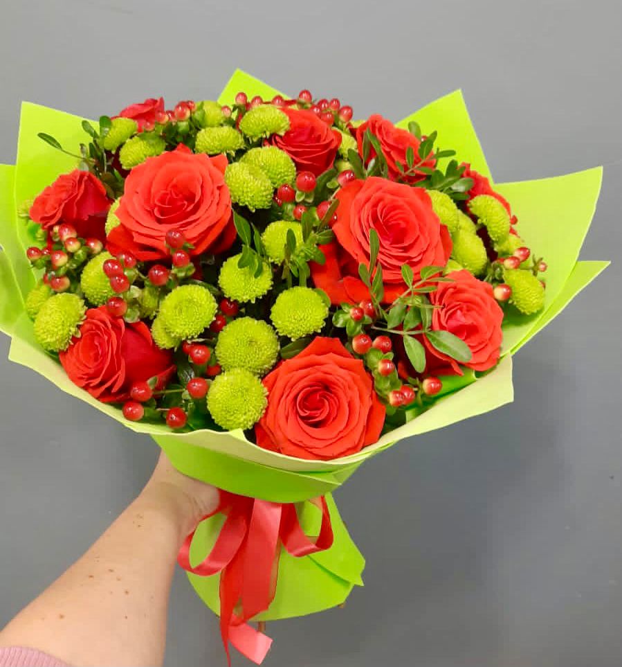 Букет цветов из: Хризантемы и Розы в Новомихайловском