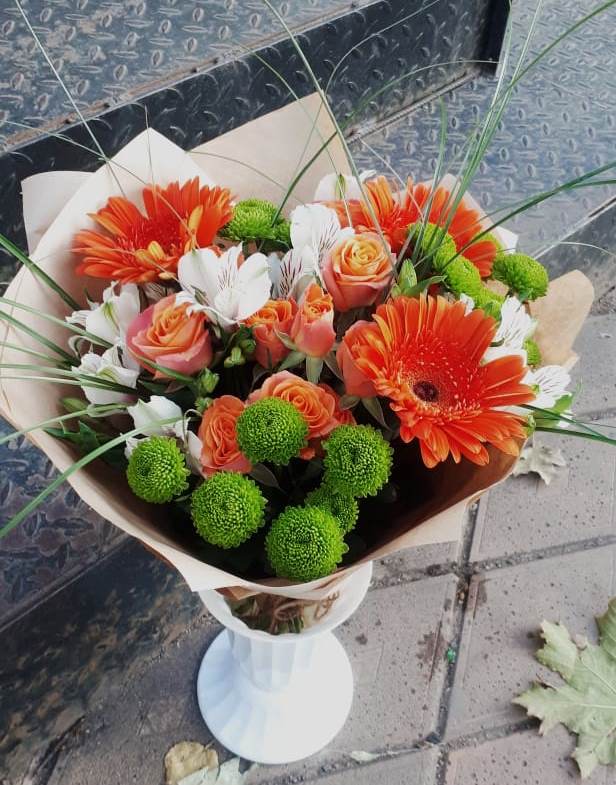 Букет цветов из: Герберы, Хризантемы, Альстромерии и Розы в Новомихайловском