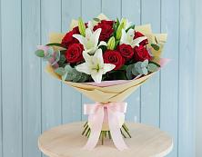 Букет цветов из:  Лилии и Розы в Новомихайловском