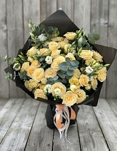 Букет цветов из:  Розы и Лизиантусы в Новомихайловском