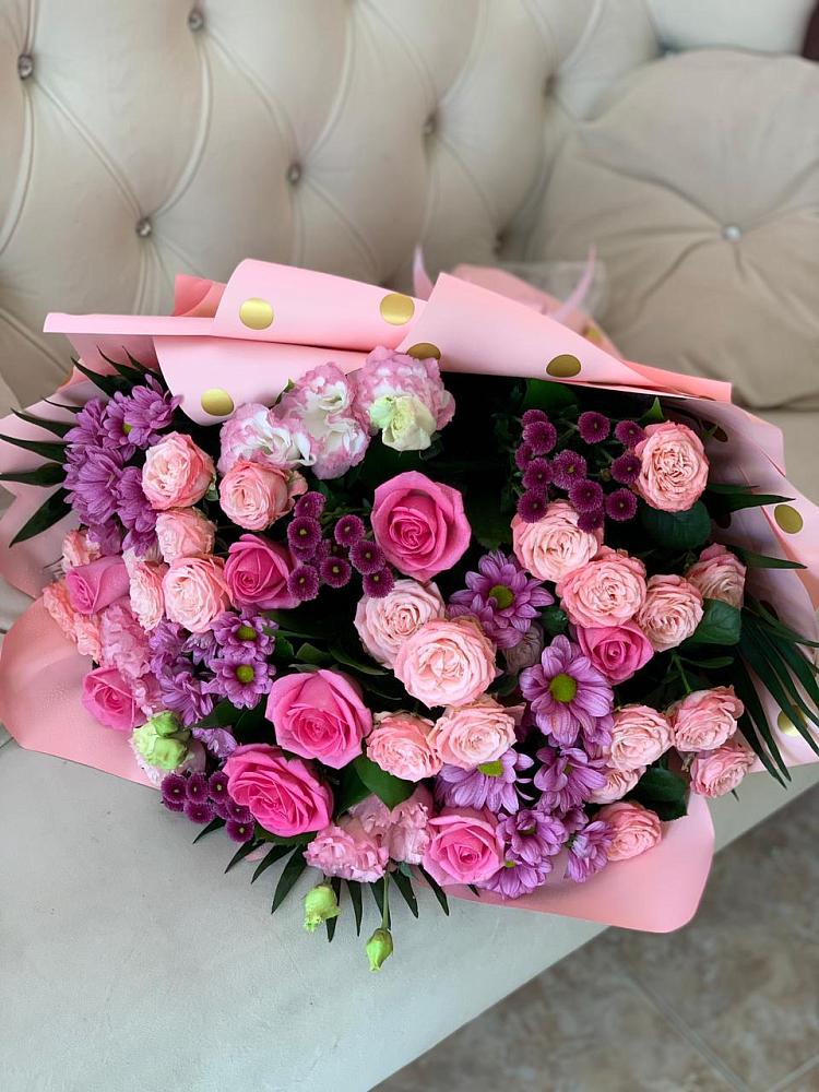 Букет цветов из: Хризантемы, Розы и Лизиантусы в Новомихайловском