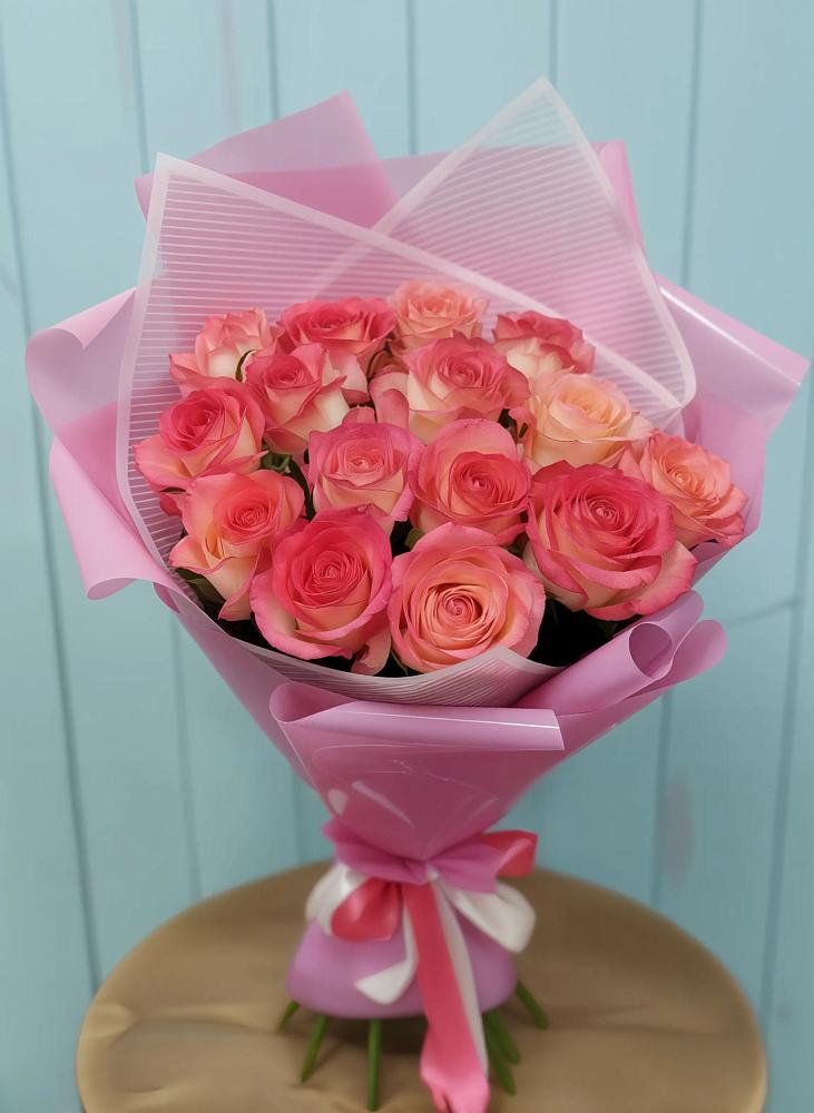 Букет 15 Розовых роз Равель в Новомихайловском