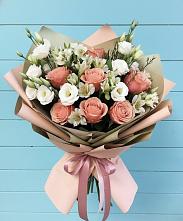 Букет цветов из:  Розы, Альстромерии и Лизиантусы в Новомихайловском