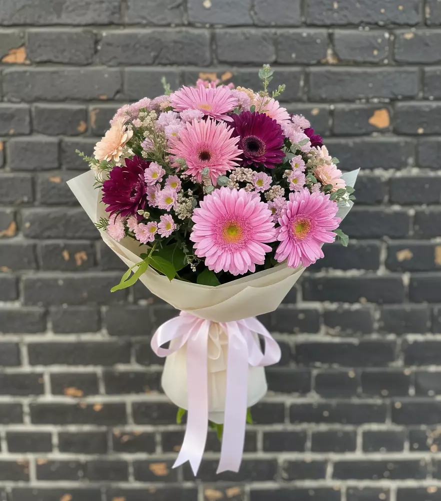 Букет цветов из: Герберы и Хризантемы в Новомихайловском