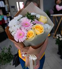 Букет цветов из:  Герберы, Розы и Хризантемы в Новомихайловском
