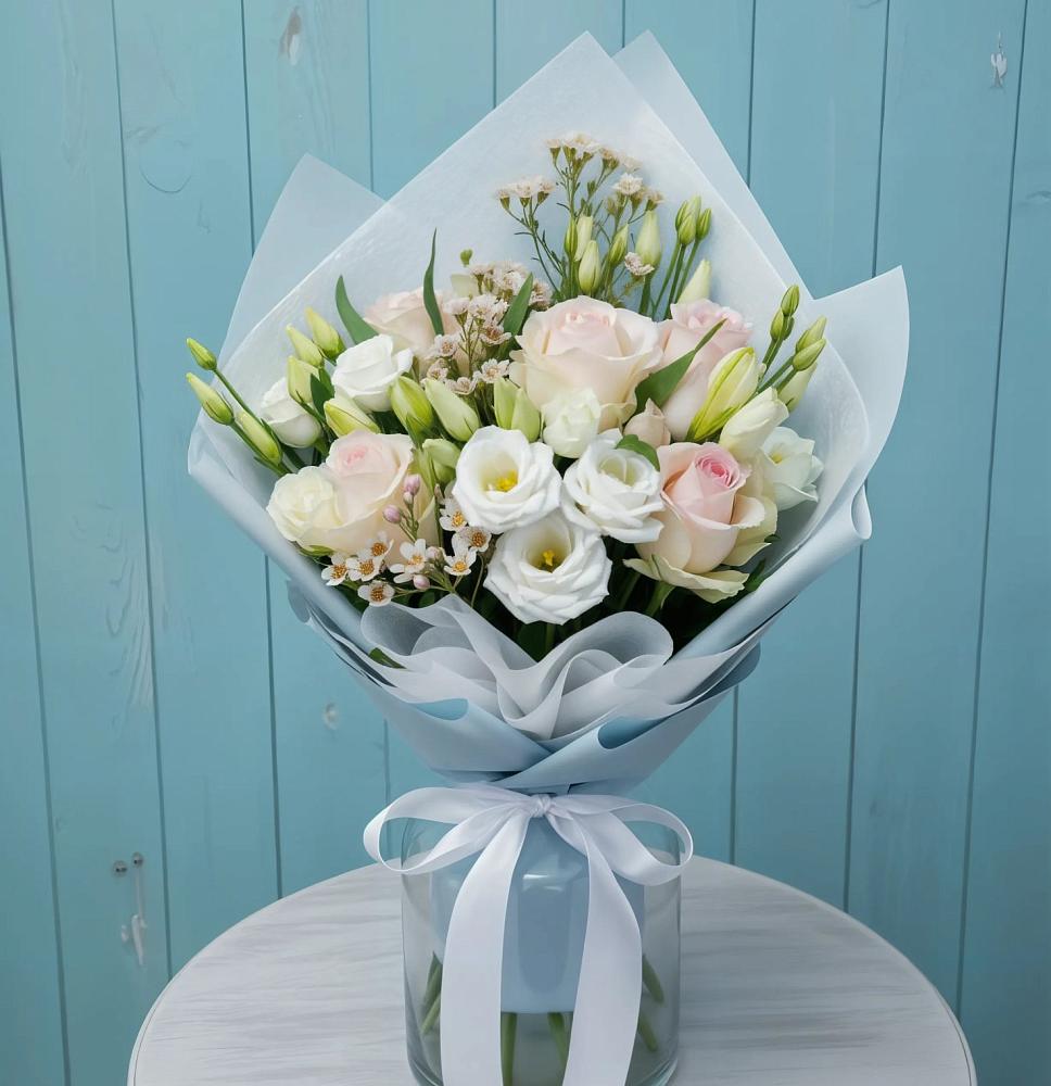 Букет цветов из: Розы и Лизиантусы в Новомихайловском