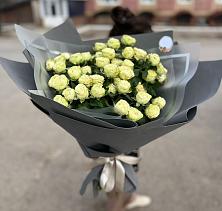 Букет Белые кустовые розы Солинеро в Новомихайловском