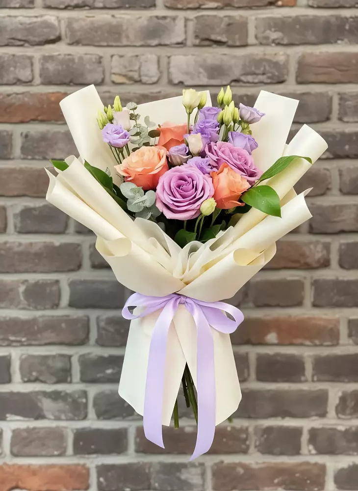 Букет цветов из: Лизиантусы и Розы в Новомихайловском