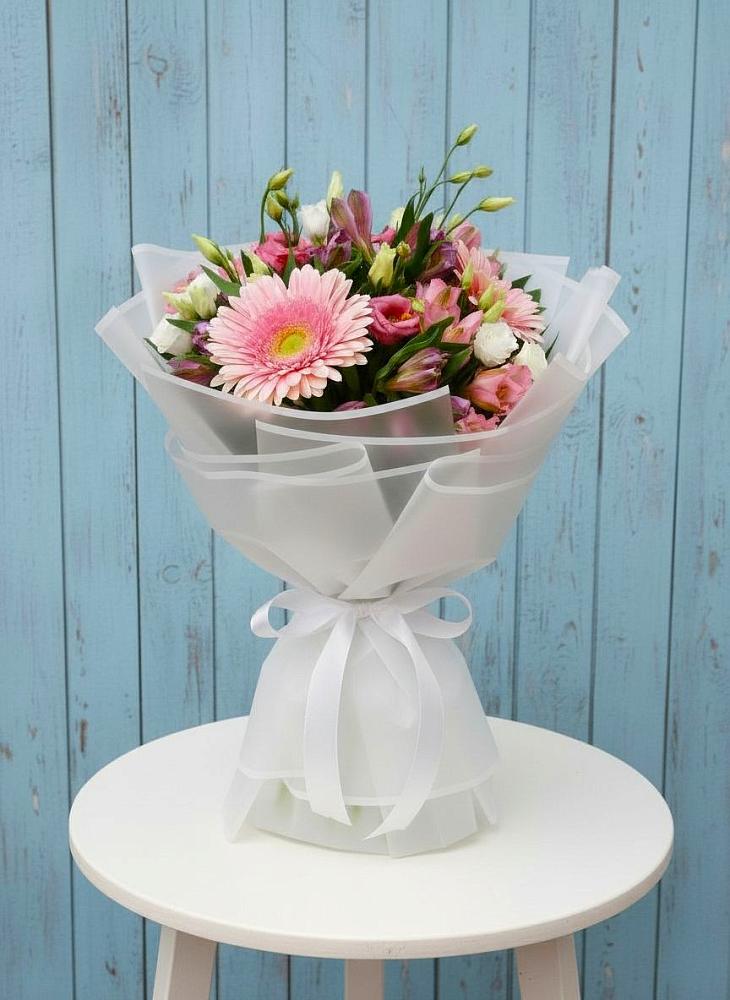 Букет цветов из: Герберы, Альстромерии и Лизиантусы в Новомихайловском