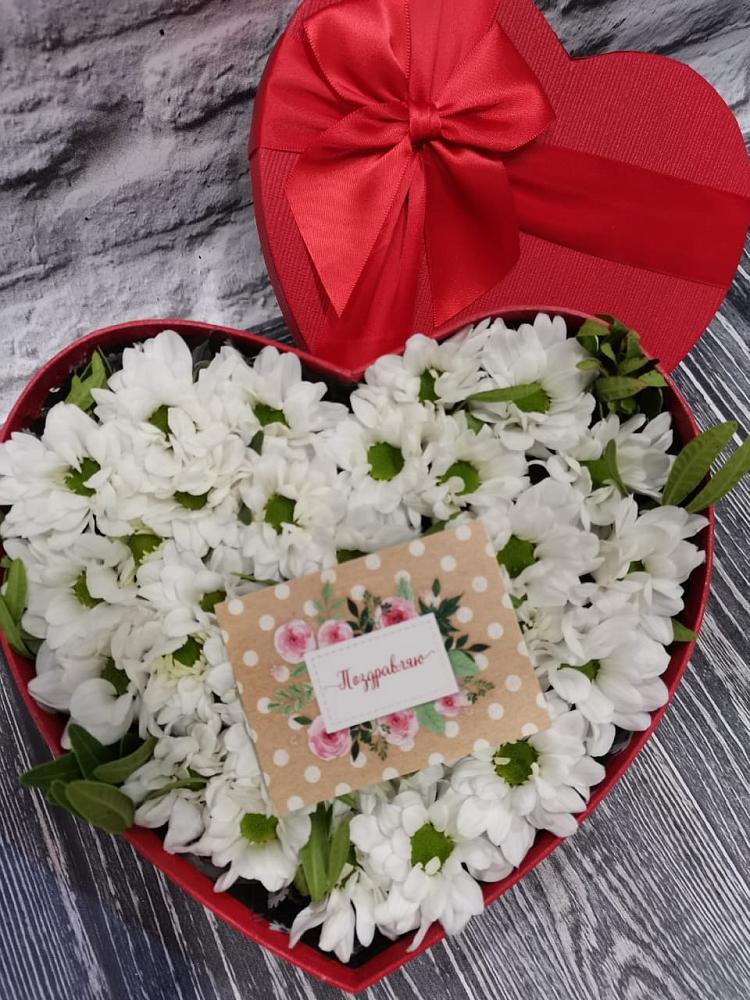 Цветочная композиция из Хризантемы в виде сердца в Новомихайловском