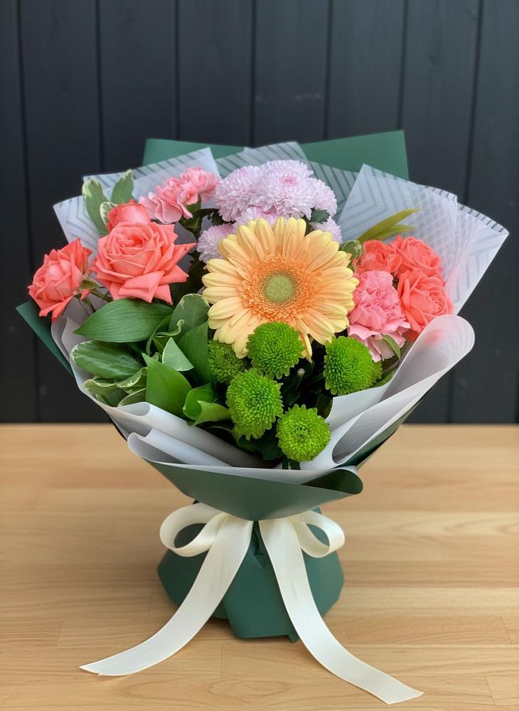 Букет цветов из: Гвоздики, Розы, Герберы и Хризантемы в Новомихайловском
