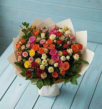 Букет Микс из разноцветных кустовых роз в Новомихайловском
